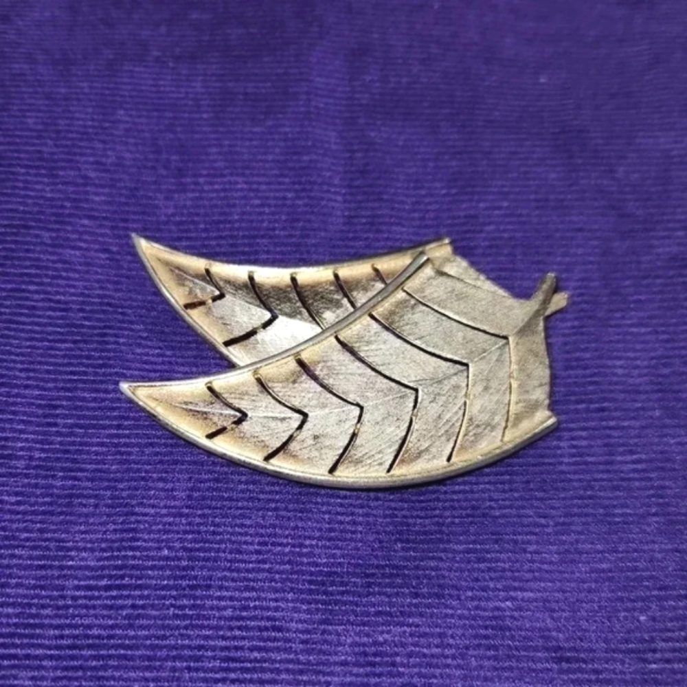 Vintage Lisner Brooch Signed Palm Leaf Tropical Gold Tone 2" Botanical